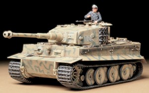 35194 Tamiya Тяжелый танк TIGER I Ausf.E mid production 1943г. c 1 фигурой командира Масштаб 1/35