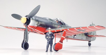 61081 Tamiya Немецкий истребитель Focke-Wulf Fw190 D-9 JV44 (2 вар.кабины 2 фигуры) Масштаб 1/48